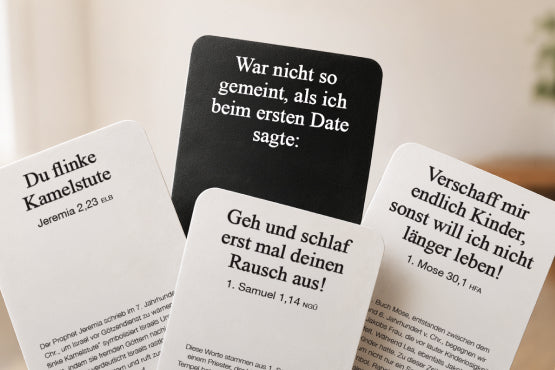Kartenfan mit schwarzer Fragekarte und weissen Bibelvers-Karten