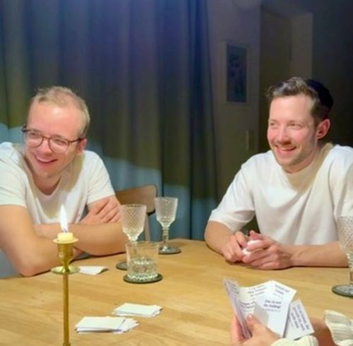 Robert Kärcher und Timo Stosius mit den ersten Karten